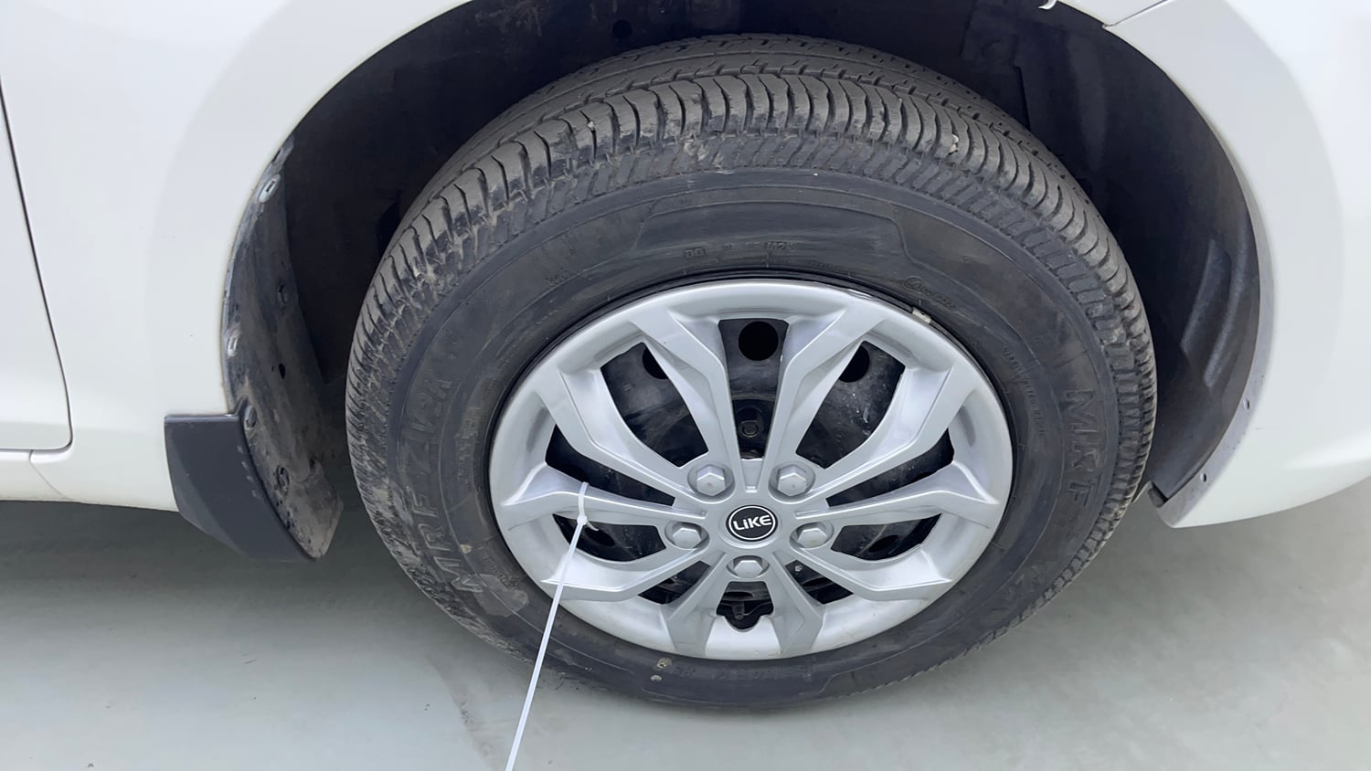 Used 2015 Maruti Suzuki Swift Dzire VXI Petrol Manual tyres RIGHT FRONT TYRE RIM VIEW
