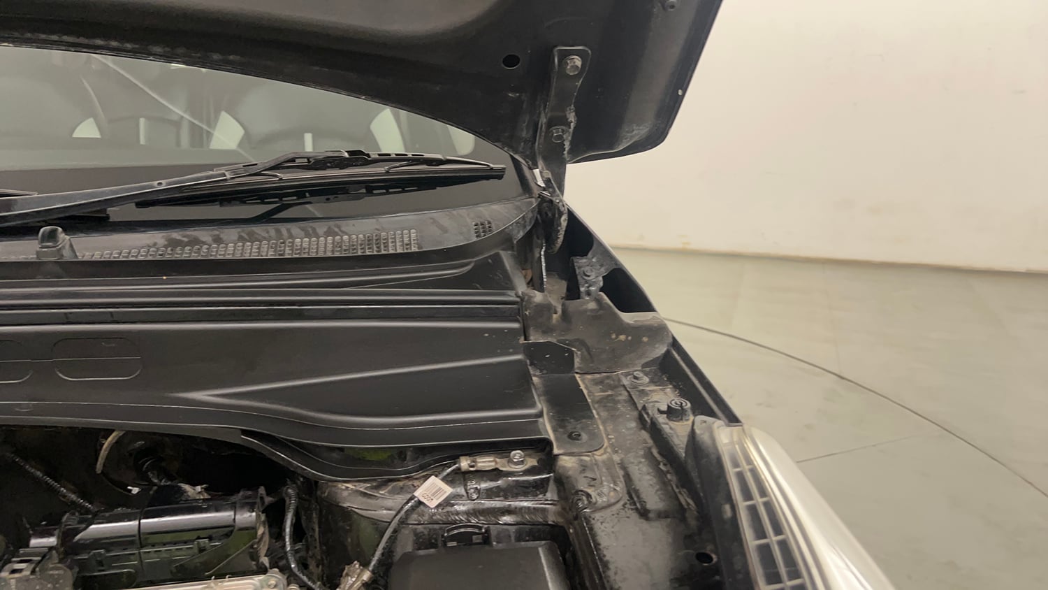 Used 2019 Hyundai Creta SX 1.6 AT Petrol Petrol Automatic engine ENGINE LEFT SIDE HINGE & APRON VIEW