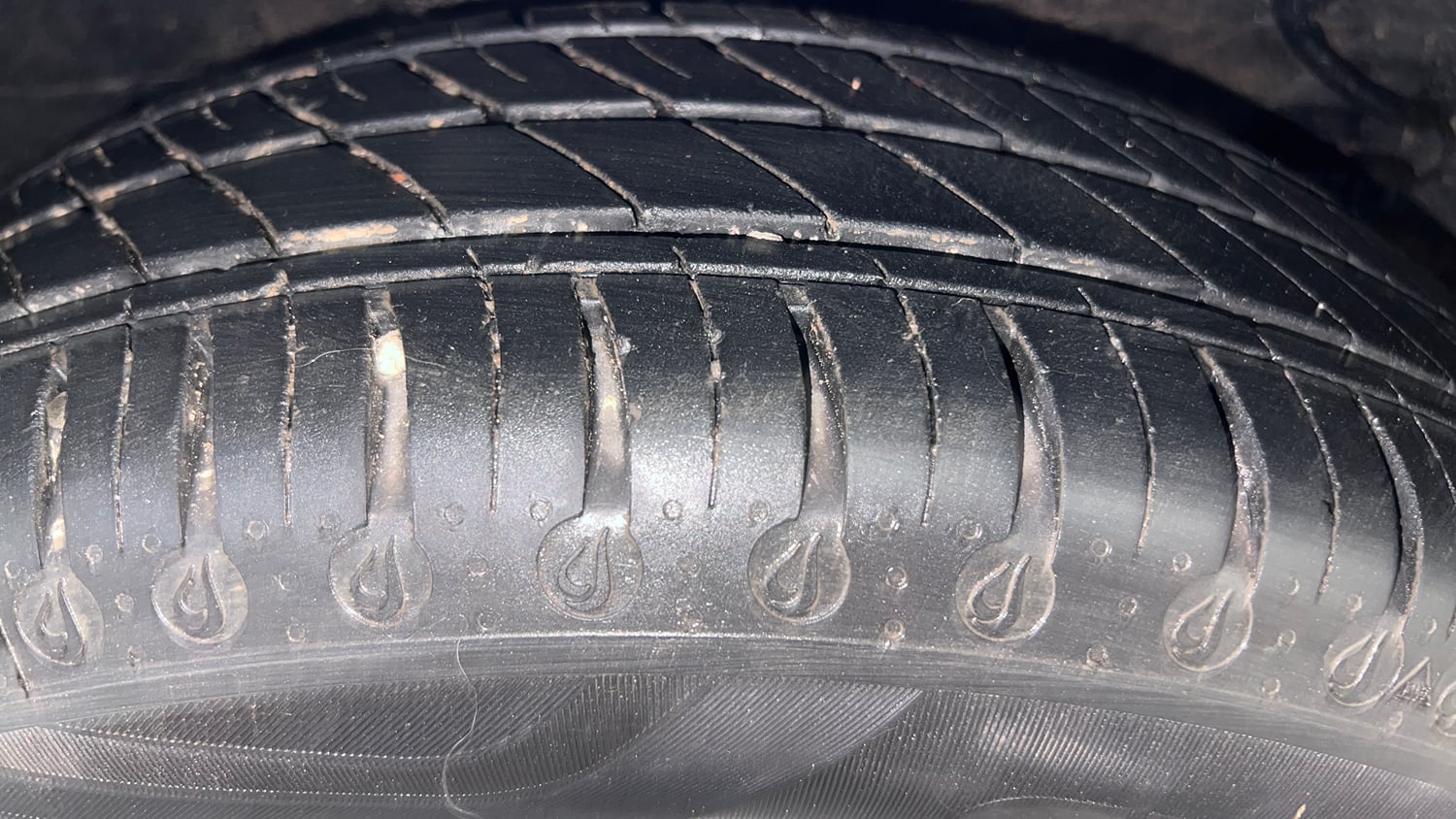 Used 2025 Tata Tiago XTA Petrol Automatic tyres RIGHT REAR TYRE TREAD VIEW