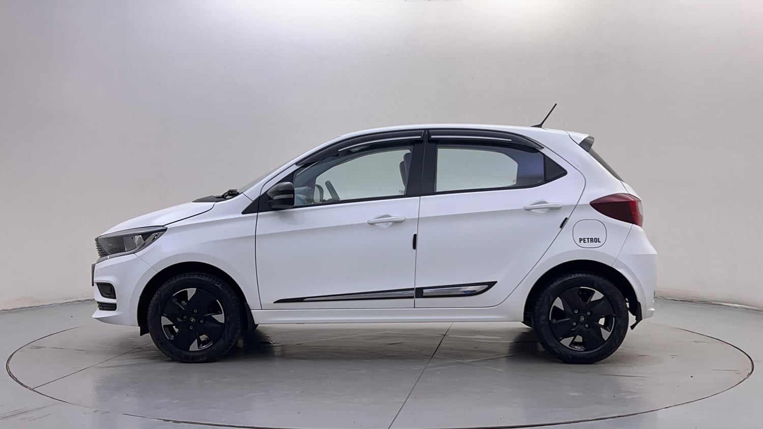 Used 2025 Tata Tiago XTA Petrol Automatic exterior LEFT SIDE VIEW