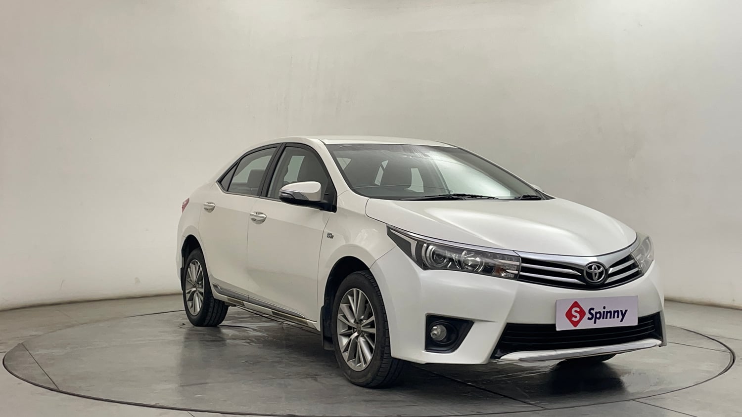 Used 2015 Toyota Corolla Altis VL AT Petrol Petrol Automatic exterior RIGHT FRONT CORNER VIEW