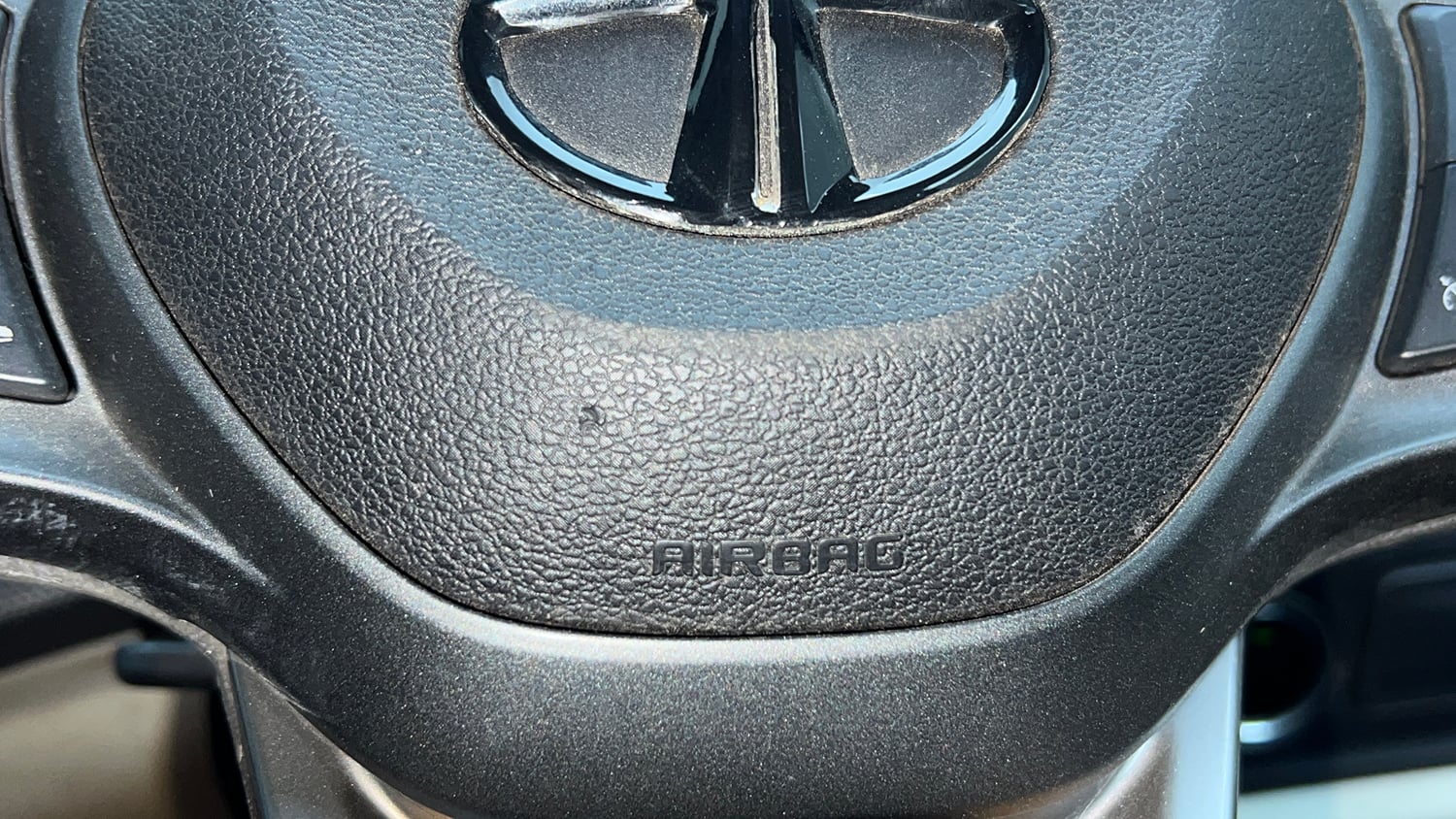 Used 2021 Tata Altroz XZ Petrol Petrol Manual top_features Airbags