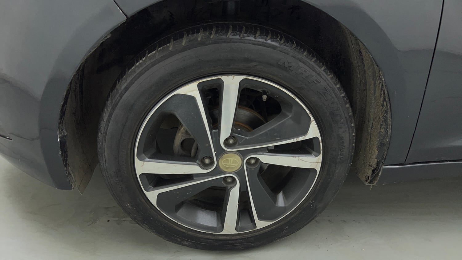 Used 2021 Tata Altroz XZ Petrol Petrol Manual tyres LEFT FRONT TYRE RIM VIEW