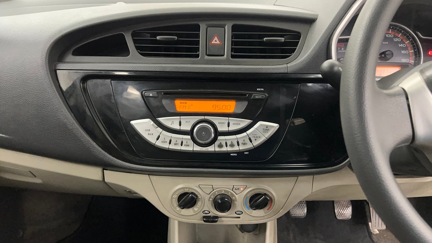 Used 2015 Maruti Suzuki Alto K10 VXi Petrol Manual interior MUSIC SYSTEM & AC CONTROL VIEW