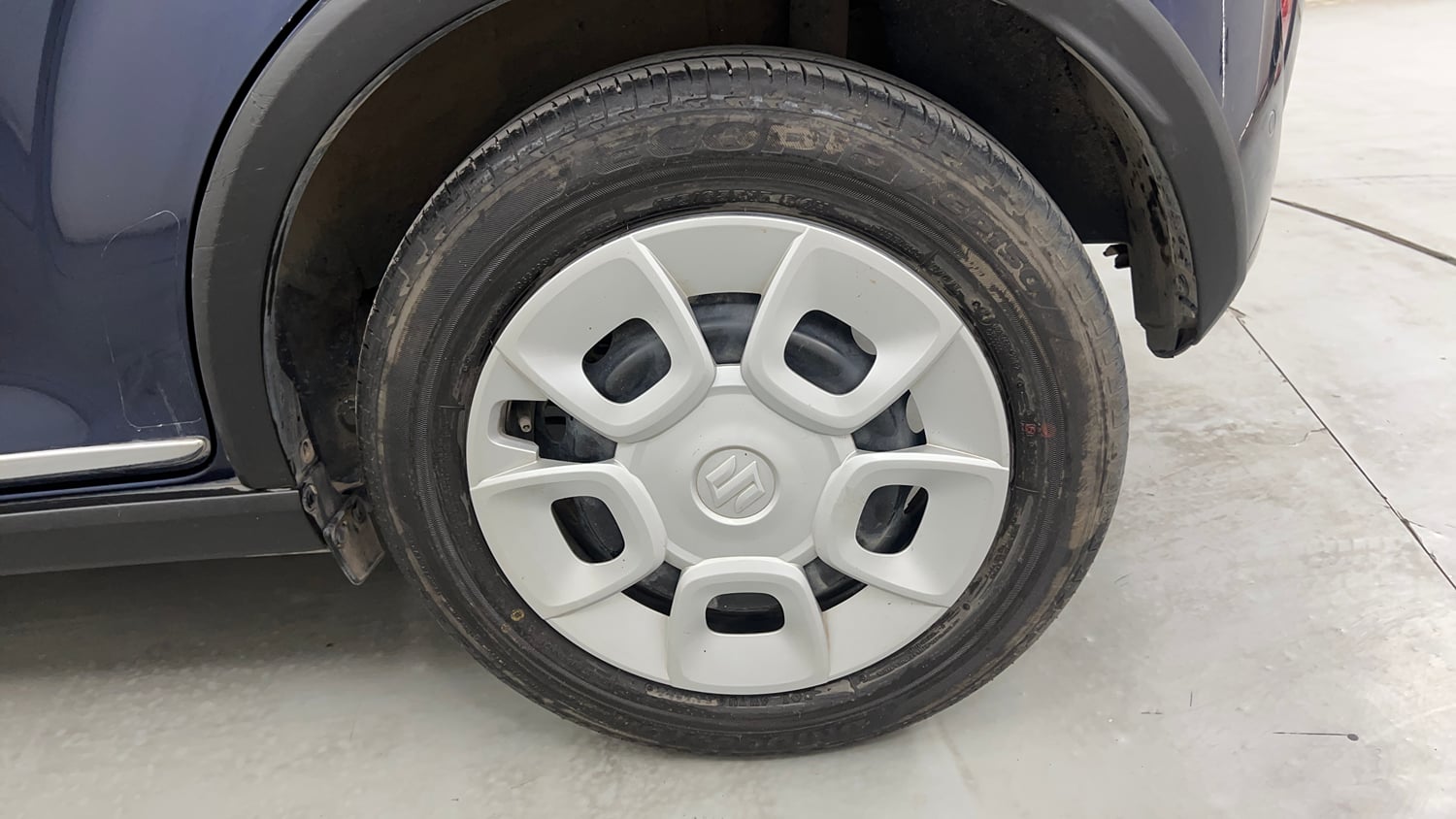 Used 2022 Maruti Suzuki Ignis Delta 1.2 AMT Petrol Automatic tyres LEFT REAR TYRE RIM VIEW