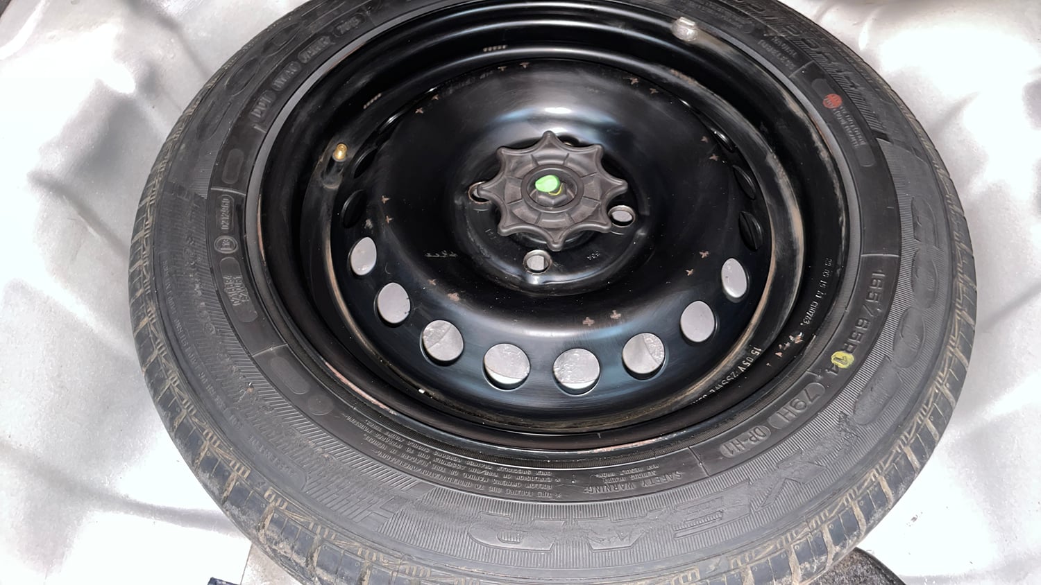 Used 2016 Hyundai Xcent S 1.2 Petrol Manual tyres SPARE TYRE VIEW