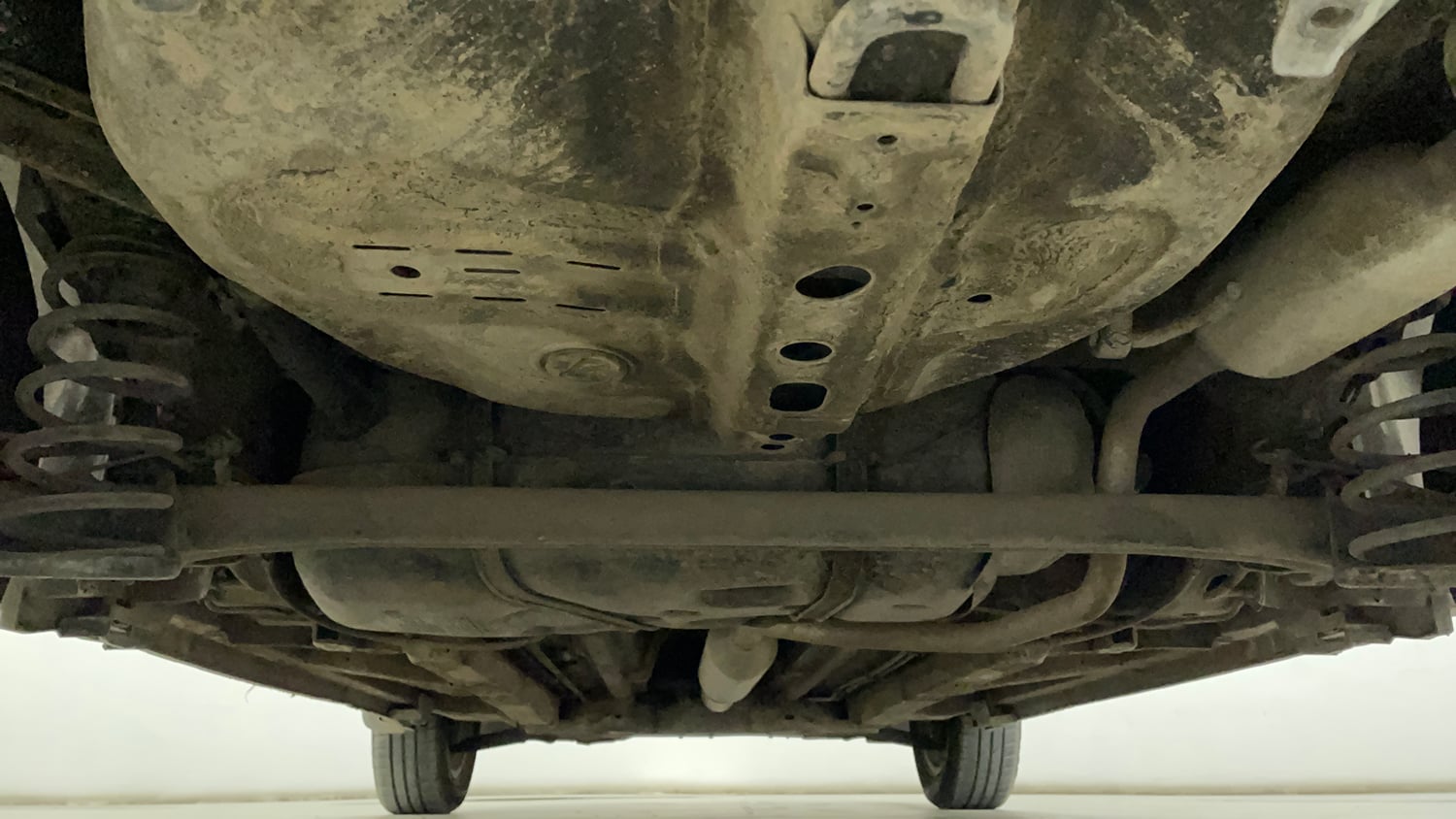 Used 2015 Maruti Suzuki Swift ZXi Petrol Manual extra REAR UNDERBODY VIEW (TAKEN FROM REAR)