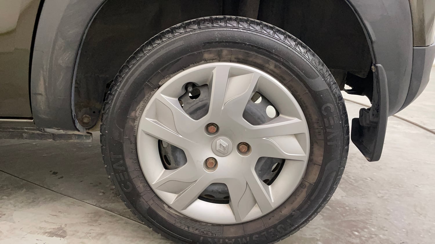 Used 2020 Renault Kwid 1.0 RXT AMT Opt Petrol Automatic tyres LEFT REAR TYRE RIM VIEW