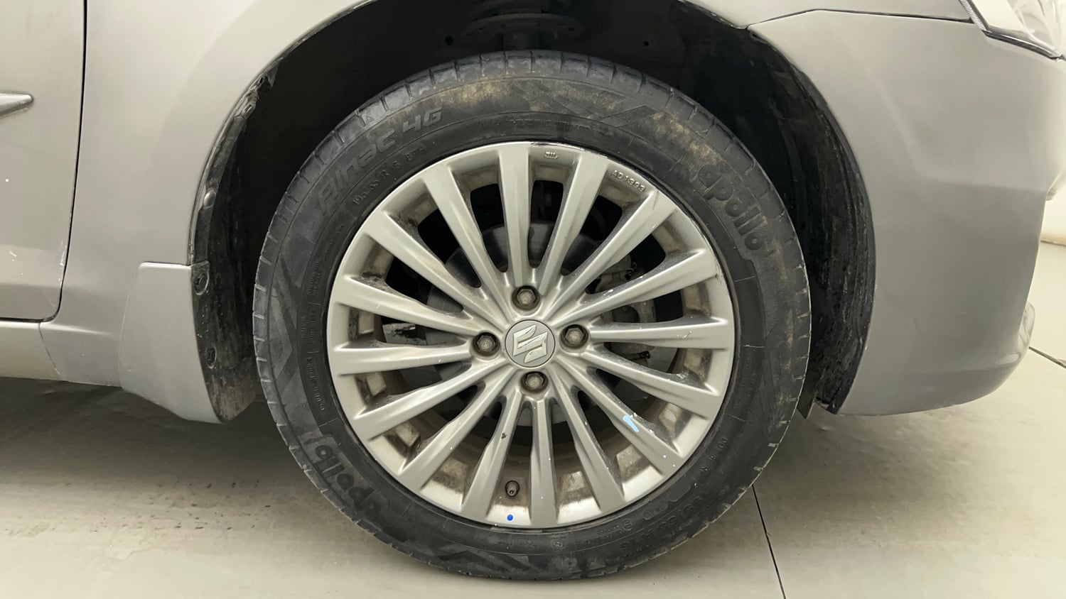 Used 2016 Maruti Suzuki Ciaz ZXi  AT Petrol Automatic tyres RIGHT FRONT TYRE RIM VIEW