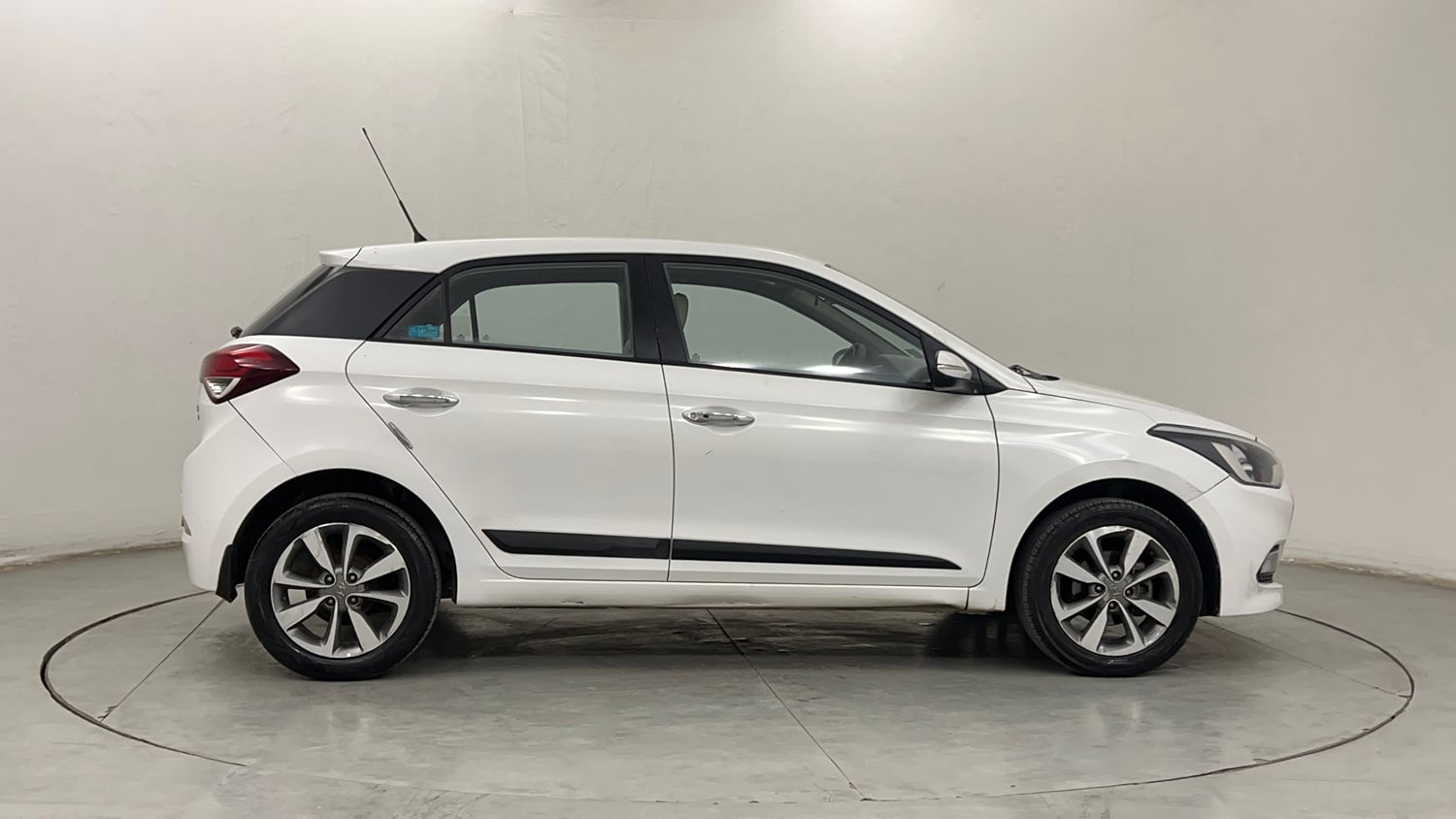Used 2015 Hyundai Elite i20 Asta 1.2 Petrol Manual exterior RIGHT SIDE VIEW