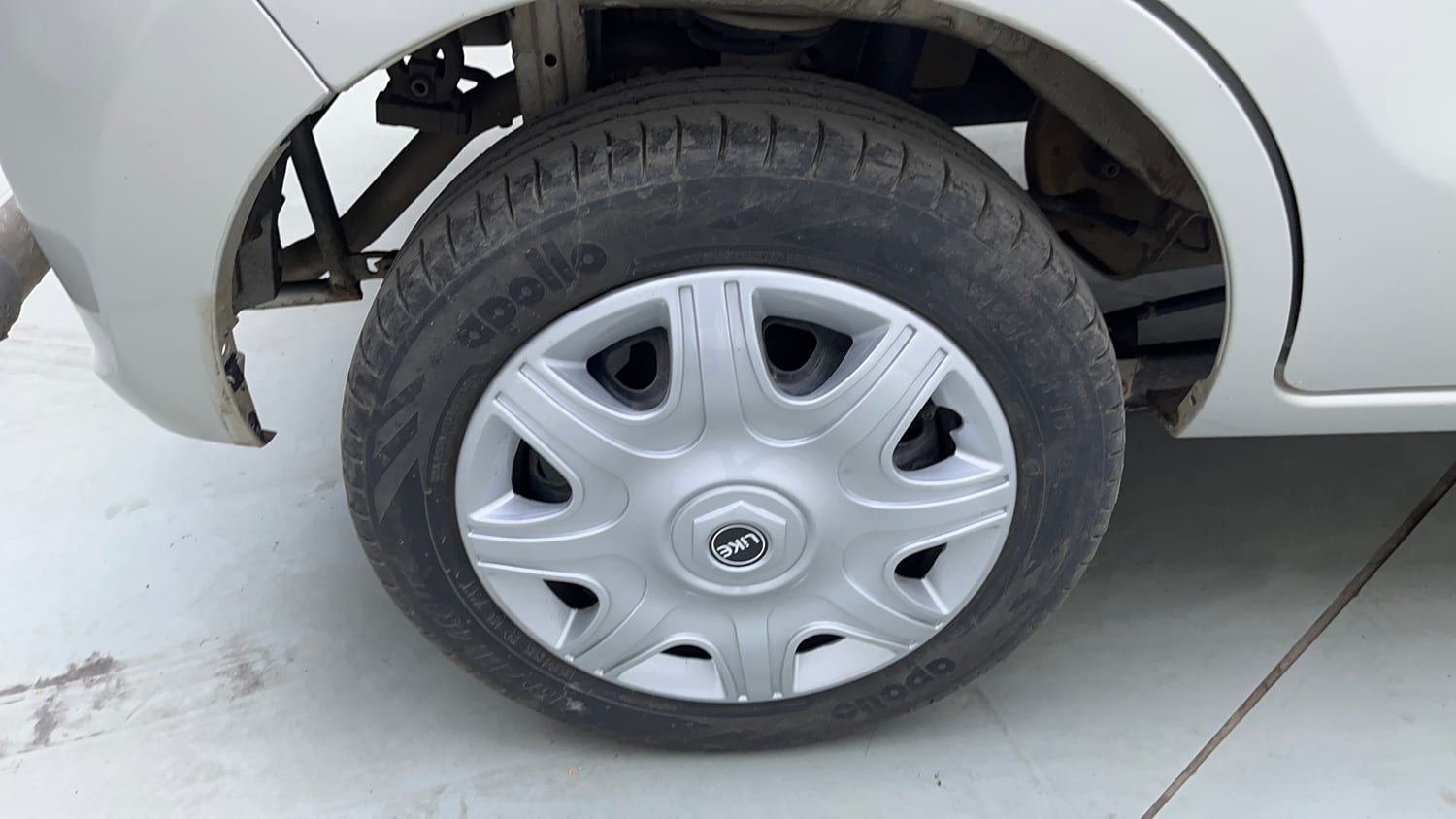 Used 2016 Maruti Suzuki Alto K10 VXi AMT Petrol Automatic tyres RIGHT REAR TYRE RIM VIEW