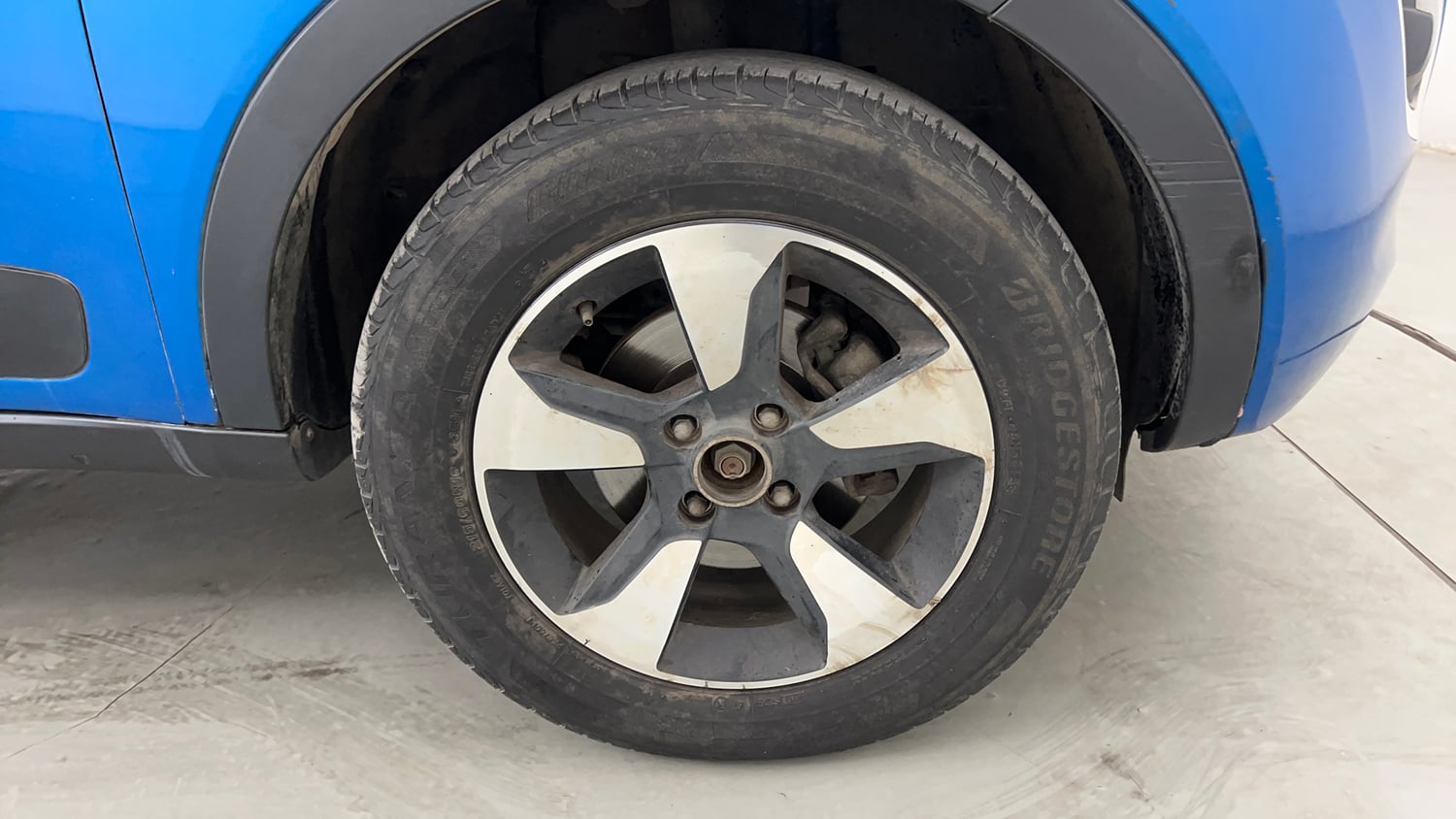 Used 2019 Tata Nexon XZ Plus Petrol Manual tyres RIGHT FRONT TYRE RIM VIEW