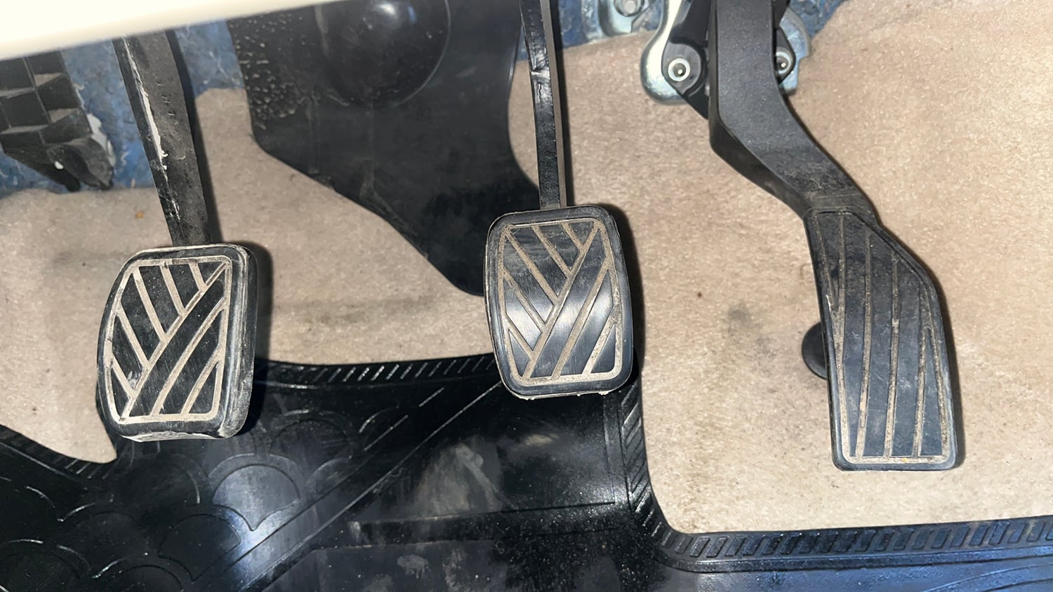 Used 2015 Maruti Suzuki Swift Dzire VXI Petrol Manual interior PEDALS VIEW