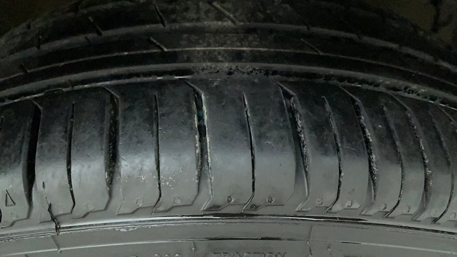 Used 2015 Maruti Suzuki Swift ZXi Petrol Manual tyres RIGHT FRONT TYRE TREAD VIEW