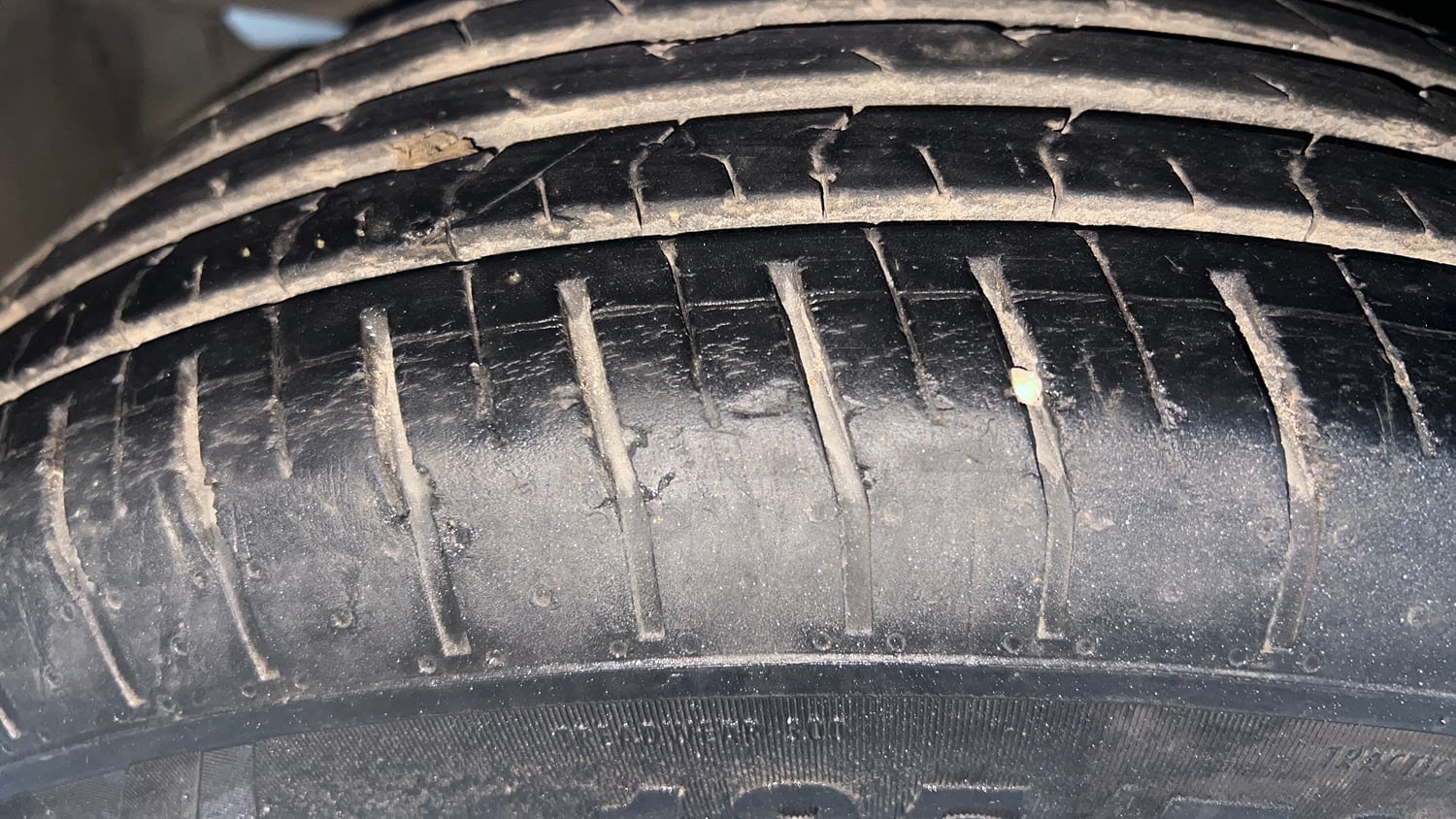 Used 2016 Maruti Suzuki Baleno Delta 1.2 Petrol Manual tyres LEFT FRONT TYRE TREAD VIEW