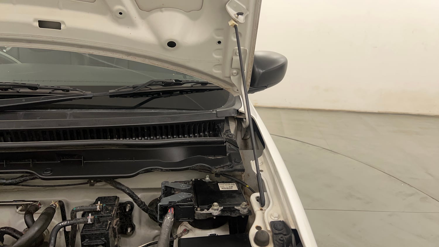 Used 2024 Maruti Suzuki Alto K10 VXi Petrol Manual engine ENGINE LEFT SIDE HINGE & APRON VIEW