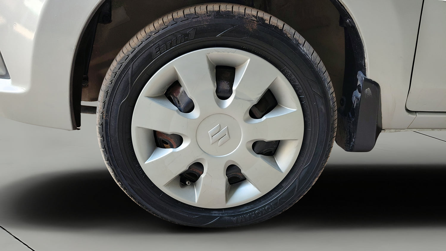 Used 2014 Maruti Suzuki Alto K10 VXi Petrol Manual tyres LEFT FRONT TYRE RIM VIEW