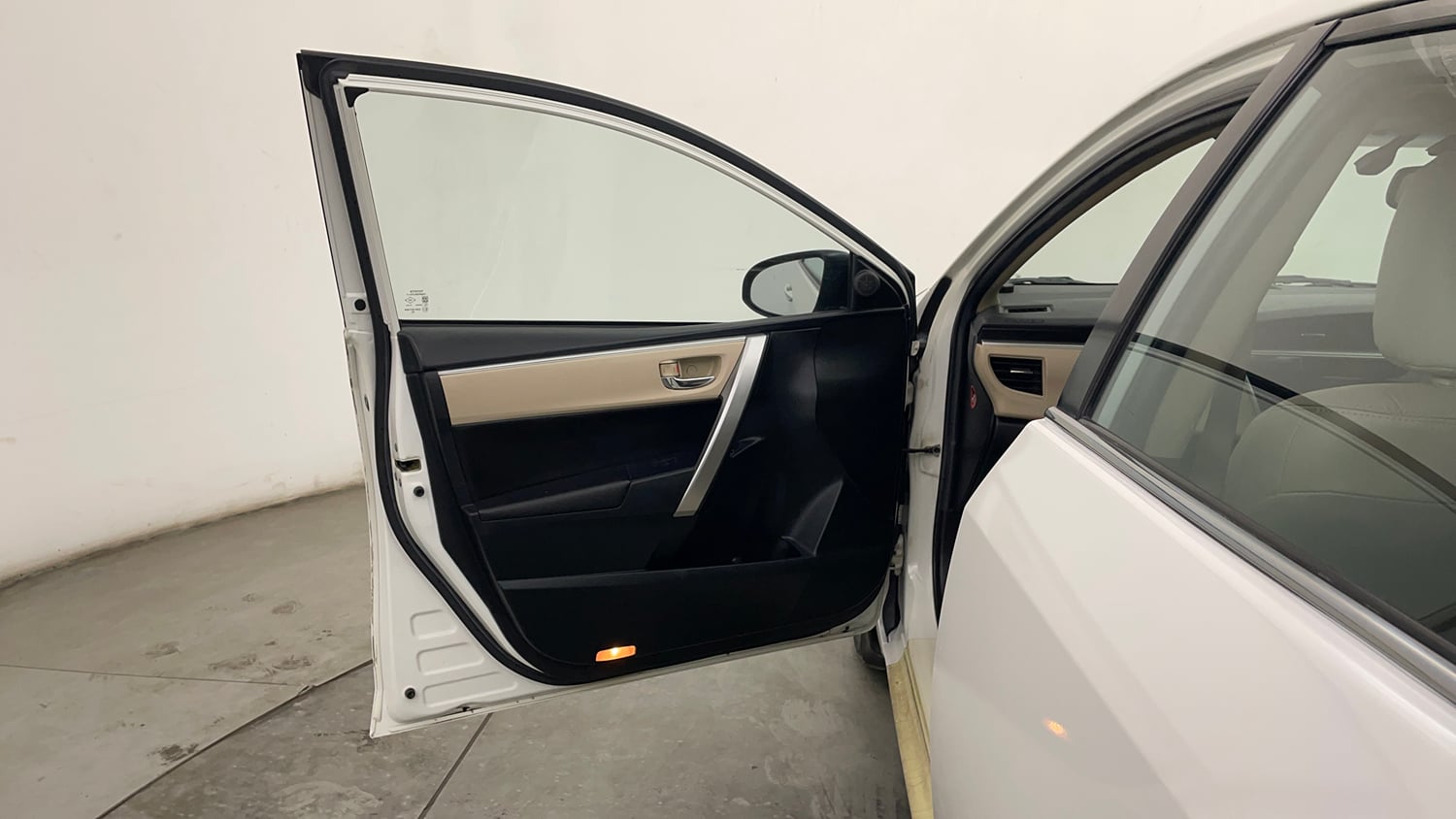 Used 2015 Toyota Corolla Altis VL AT Petrol Petrol Automatic interior LEFT FRONT DOOR OPEN VIEW