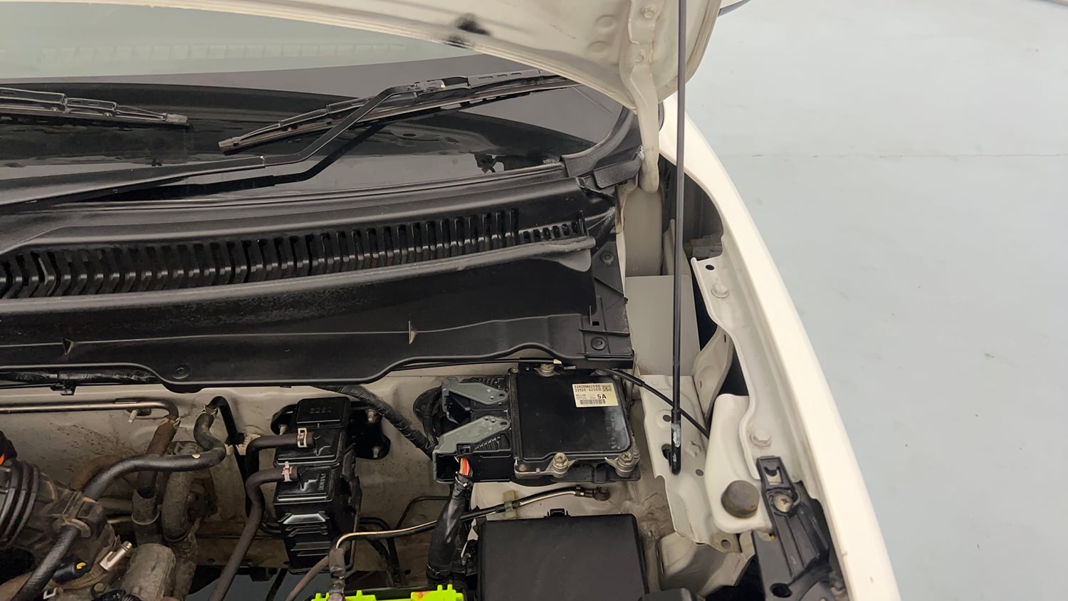 Used 2021 Maruti Suzuki S-Presso VXi Plus Petrol Manual engine ENGINE LEFT SIDE HINGE & APRON VIEW