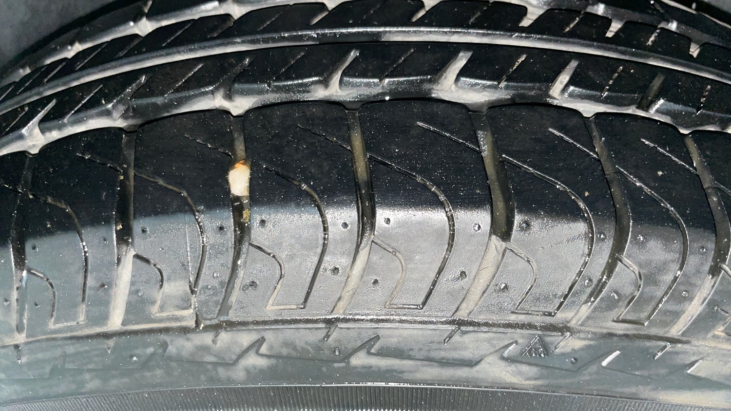 Used 2013 Maruti Suzuki Swift VXi Petrol Manual tyres LEFT REAR TYRE TREAD VIEW