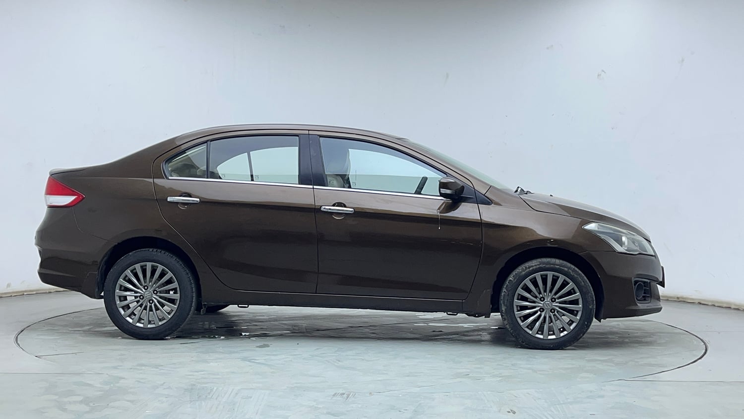 Used 2017 Maruti Suzuki Ciaz ZXI+ Petrol Manual exterior RIGHT SIDE VIEW