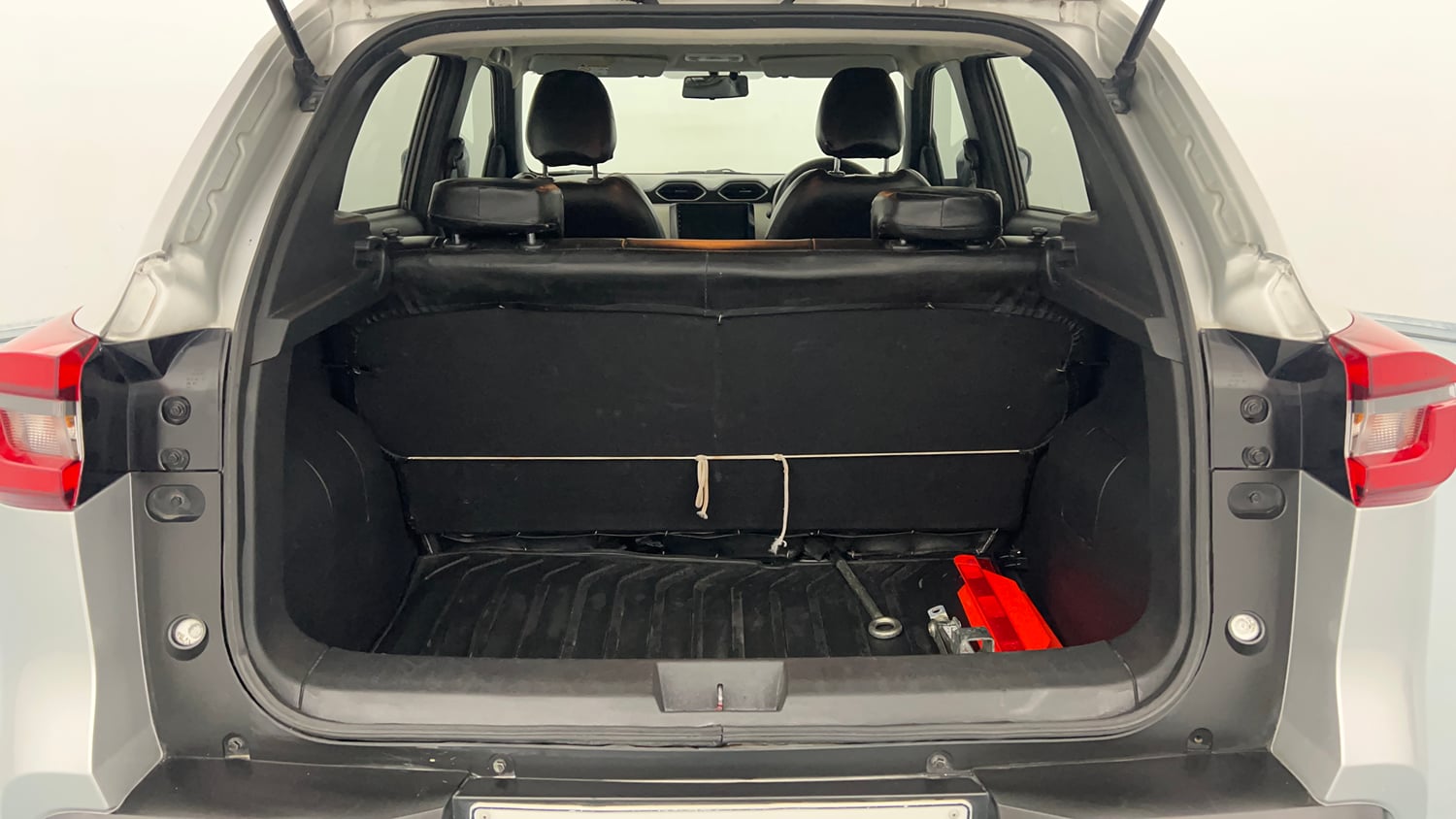 Used 2021 Nissan Magnite XL Petrol Manual interior DICKY INSIDE VIEW