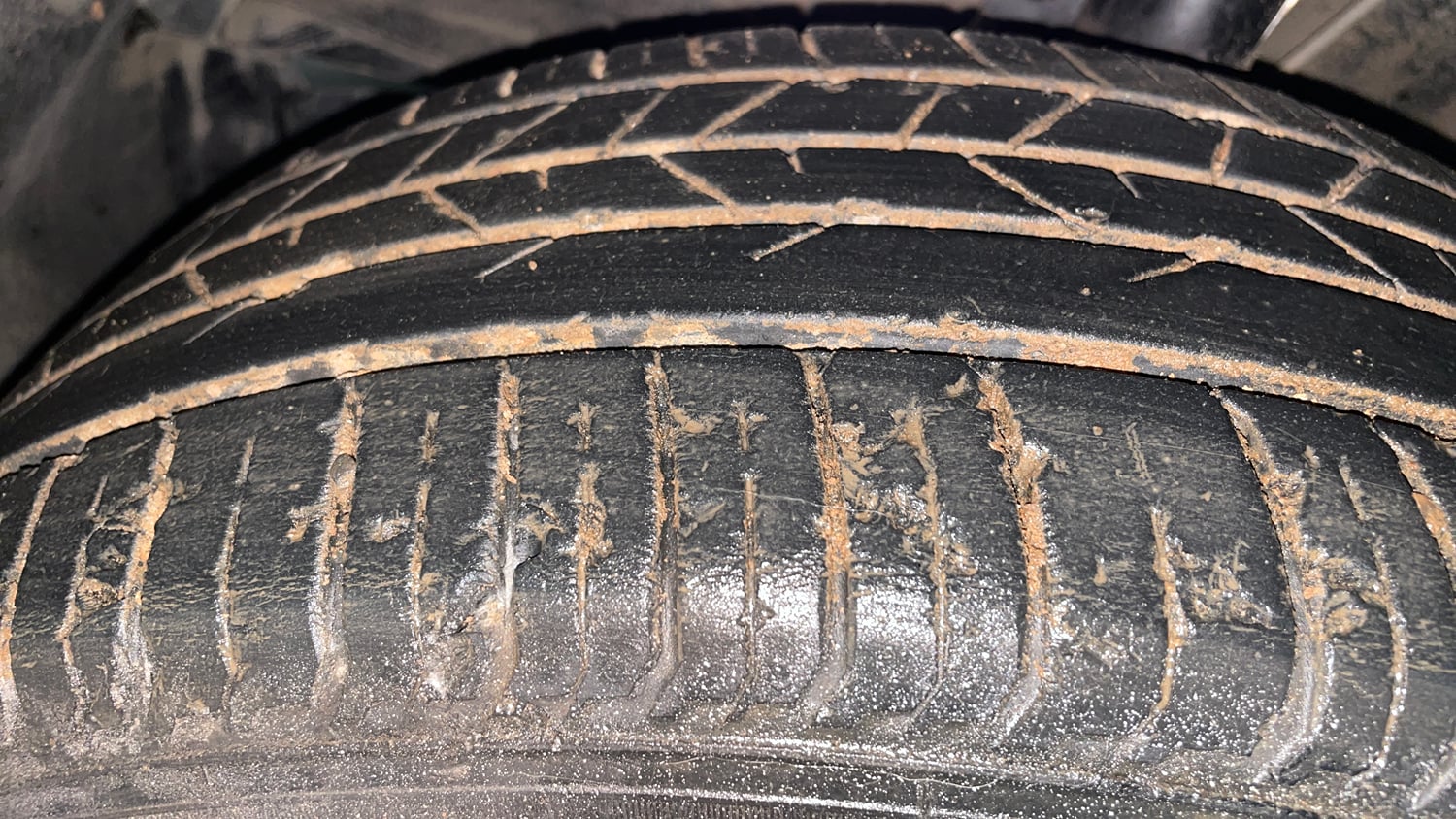 Used 2016 Maruti Suzuki Baleno Zeta 1.2 Petrol Manual tyres LEFT FRONT TYRE TREAD VIEW
