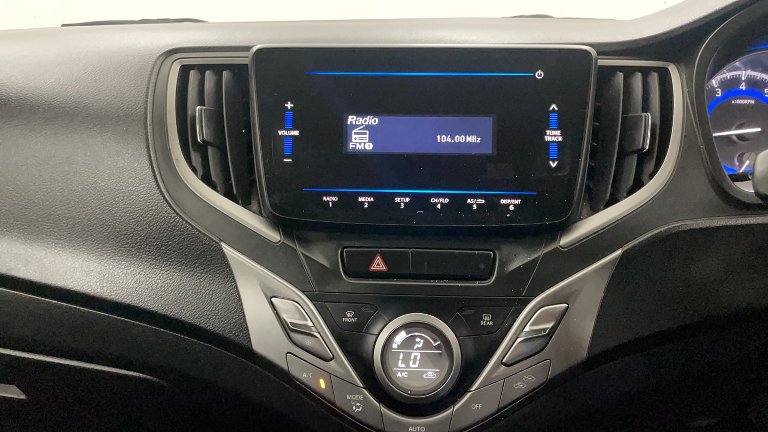 Used 2019 Maruti Suzuki Baleno Delta Petrol Manual interior MUSIC SYSTEM & AC CONTROL VIEW