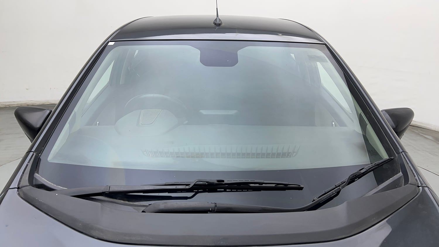 Used 2021 Tata Altroz XZ Petrol Petrol Manual exterior FRONT WINDSHIELD VIEW