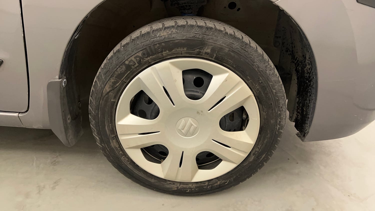 Used 2014 Maruti Suzuki Wagon R VXI Petrol Manual tyres RIGHT FRONT TYRE RIM VIEW
