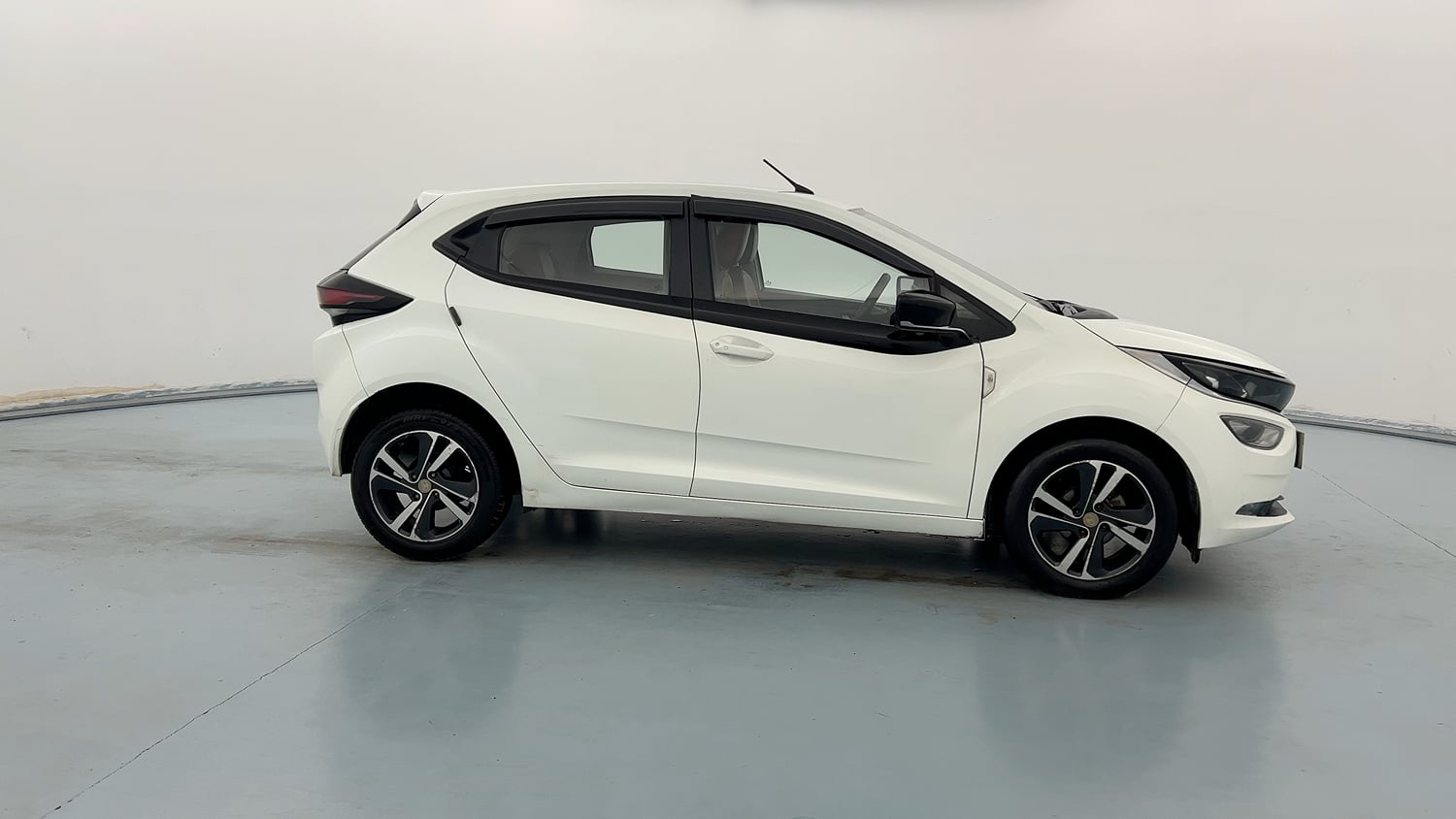 Used 2020 Tata Altroz XZ Petrol Petrol Manual exterior RIGHT SIDE VIEW