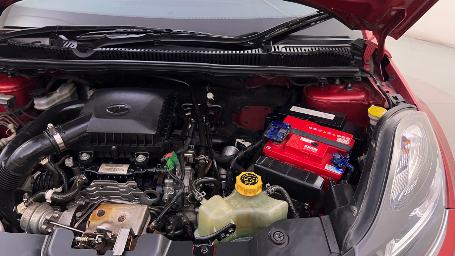 Used 2019 Tata Nexon XZA Plus Petrol Petrol Automatic engine ENGINE LEFT SIDE HINGE & APRON VIEW