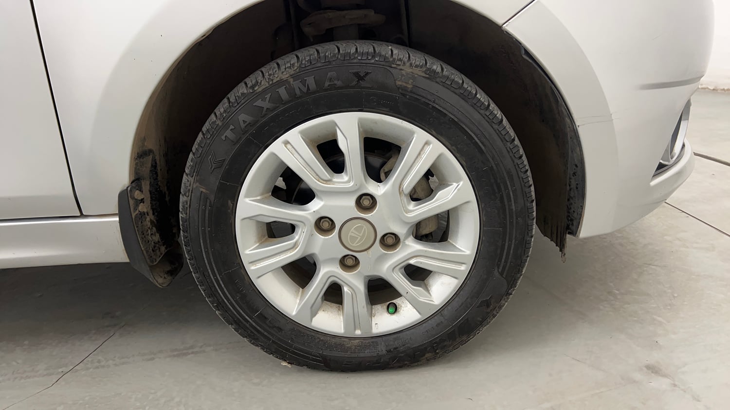 Used 2018 Tata Tiago Revotron XZA Petrol Automatic tyres RIGHT FRONT TYRE RIM VIEW