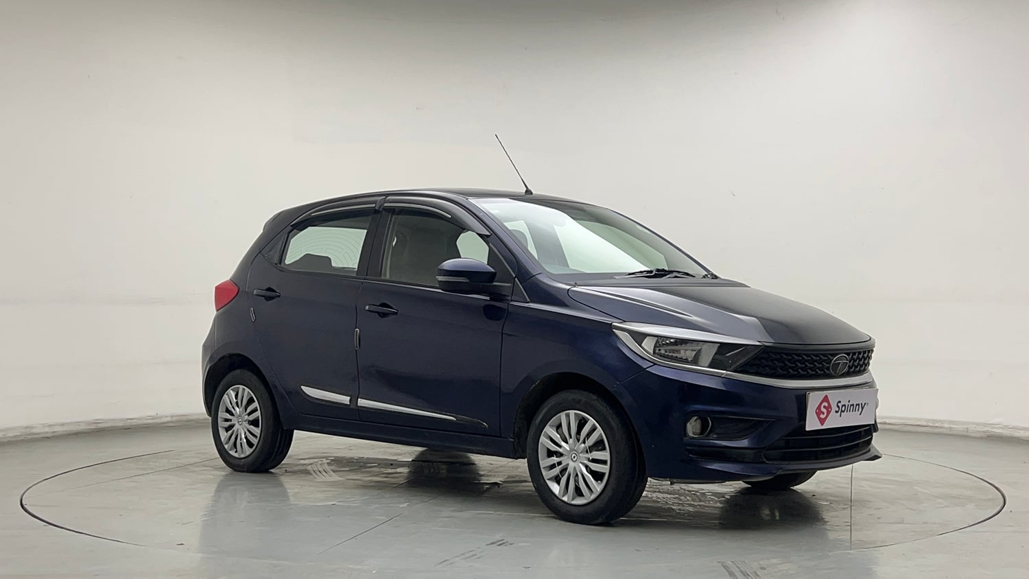 Used 2021 Tata Tiago XZ CNG( Outside Fitted ) Cng Manual exterior RIGHT FRONT CORNER VIEW