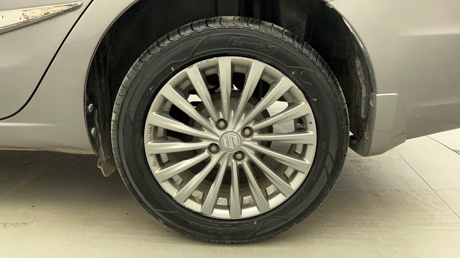 Used 2016 Maruti Suzuki Ciaz ZXi  AT Petrol Automatic tyres LEFT REAR TYRE RIM VIEW