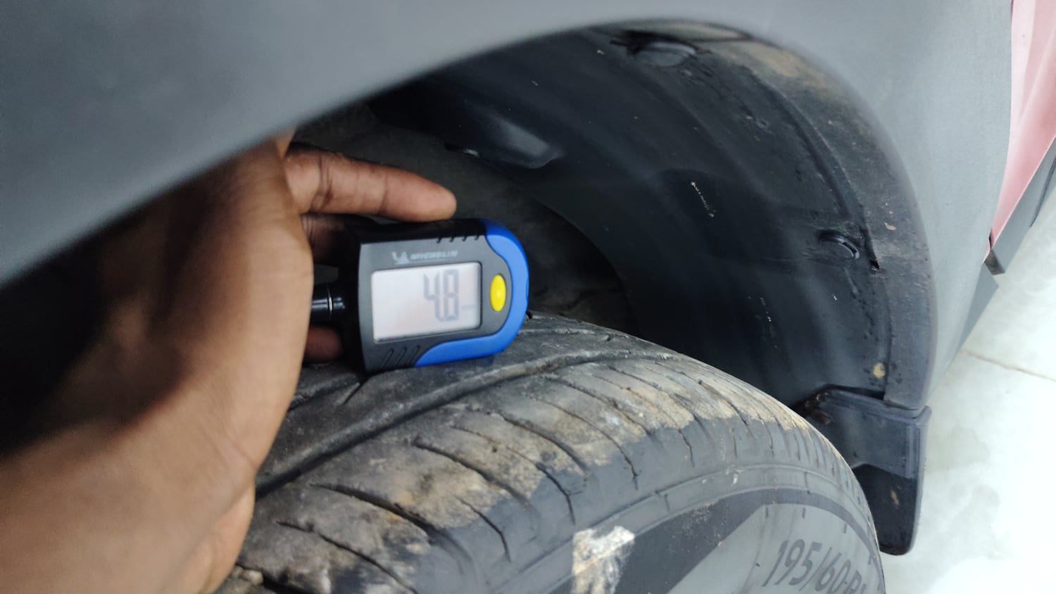Used 2025 Nissan Magnite XE Petrol Manual tyres LEFT FRONT TYRE TREAD VIEW
