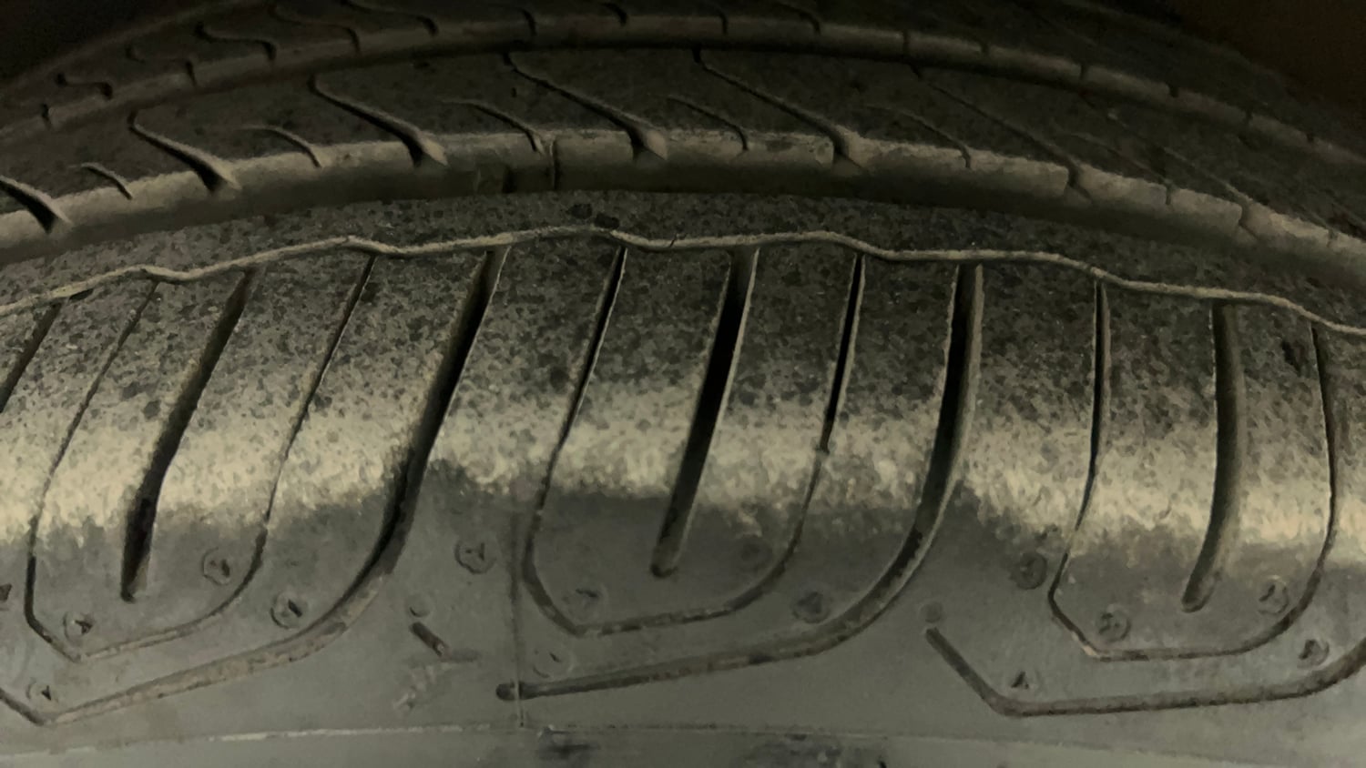 Used 2019 Volkswagen Vento Highline 1.6 (P) Petrol Manual tyres LEFT FRONT TYRE TREAD VIEW