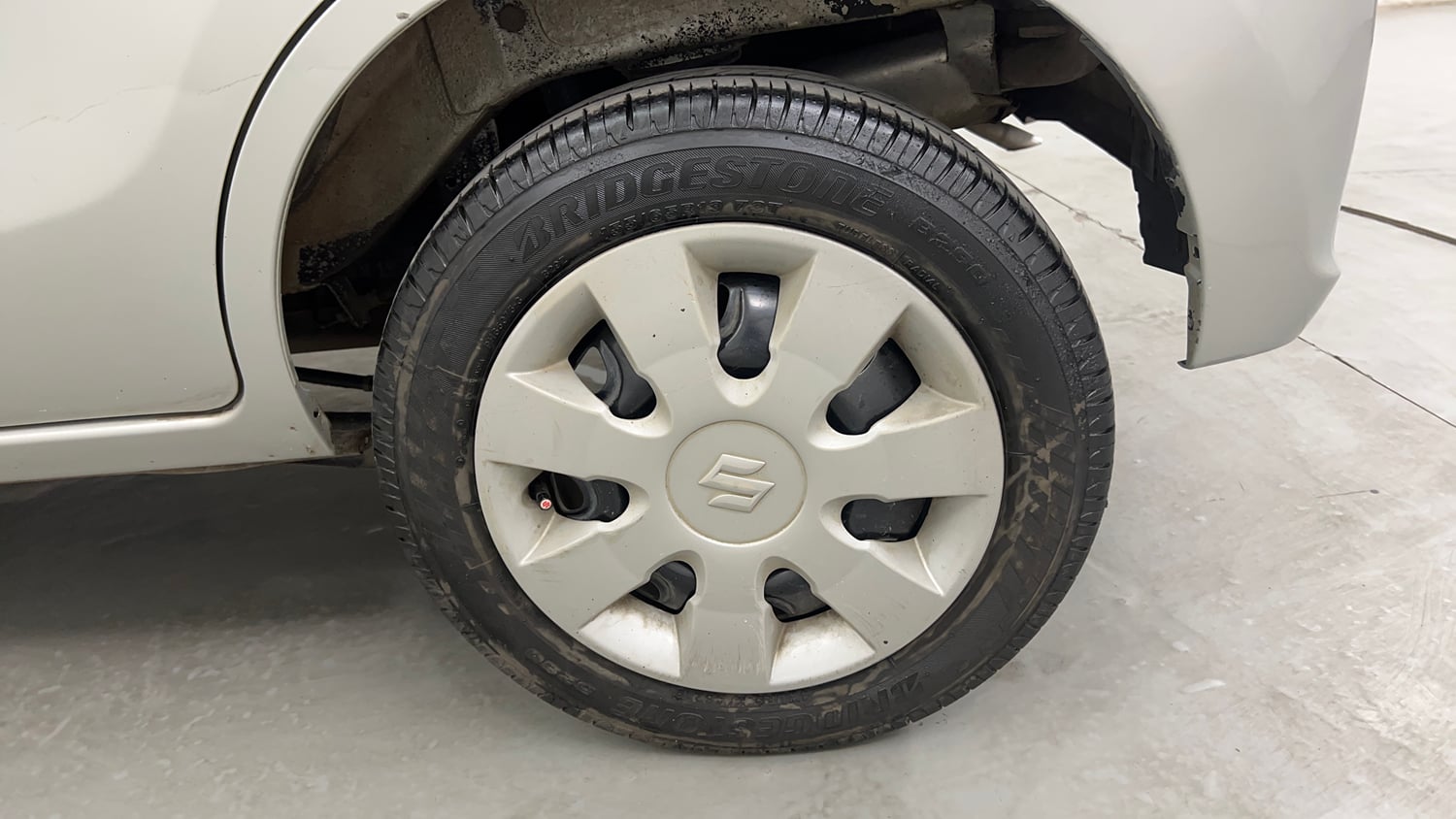 Used 2015 Maruti Suzuki Alto K10 VXi Petrol Manual tyres LEFT REAR TYRE RIM VIEW