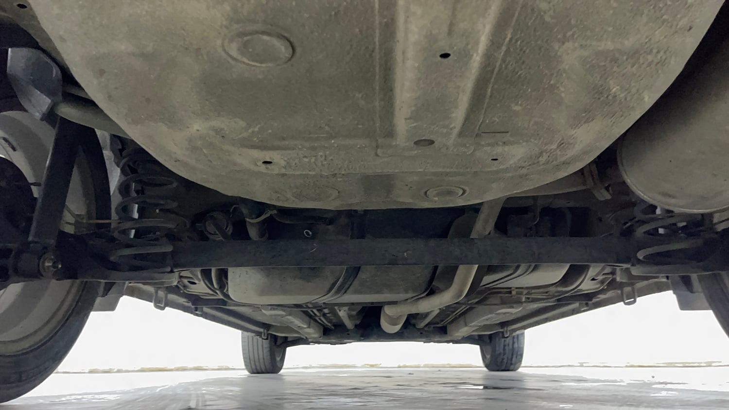 Used 2017 Maruti Suzuki Ciaz ZXI+ Petrol Manual extra REAR UNDERBODY VIEW (TAKEN FROM REAR)
