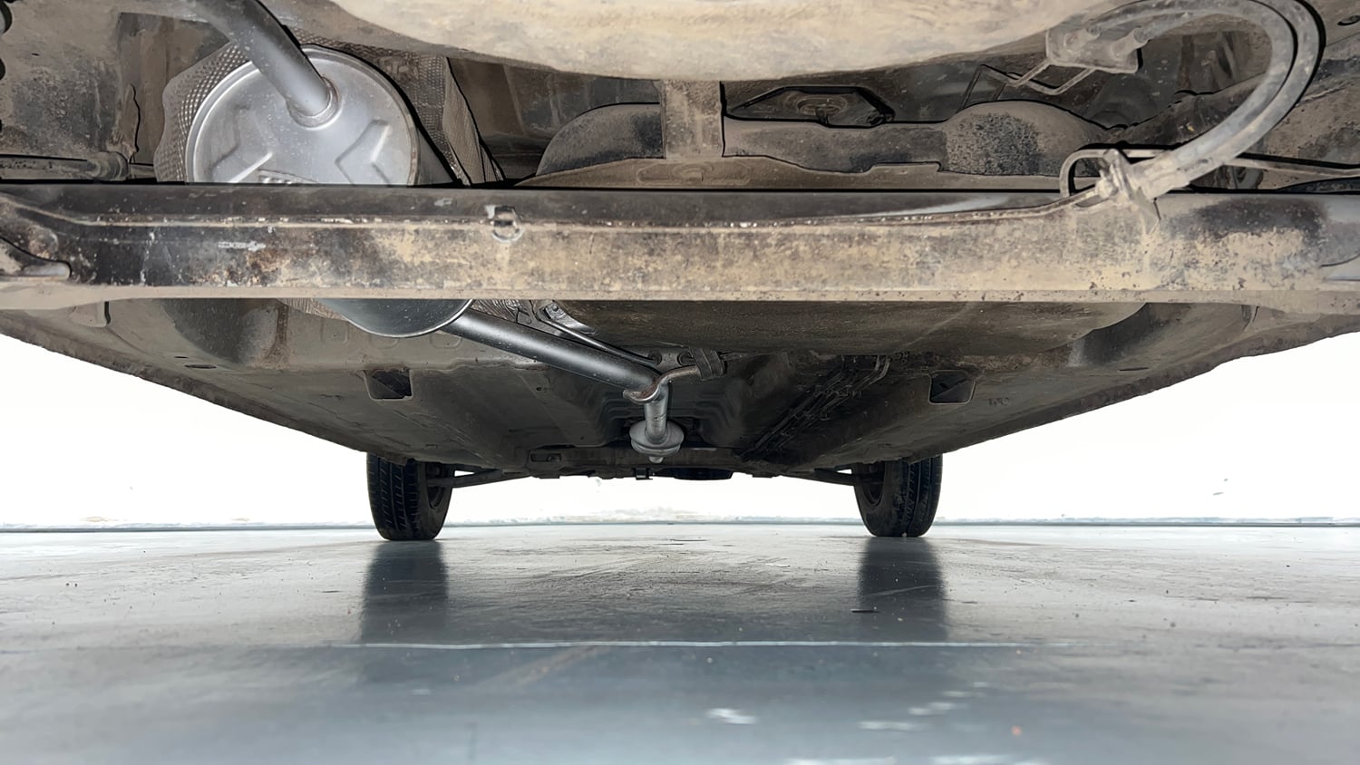 Used 2018 Renault Kwid 1.0 RXT Opt Petrol Manual extra REAR UNDERBODY VIEW (TAKEN FROM REAR)