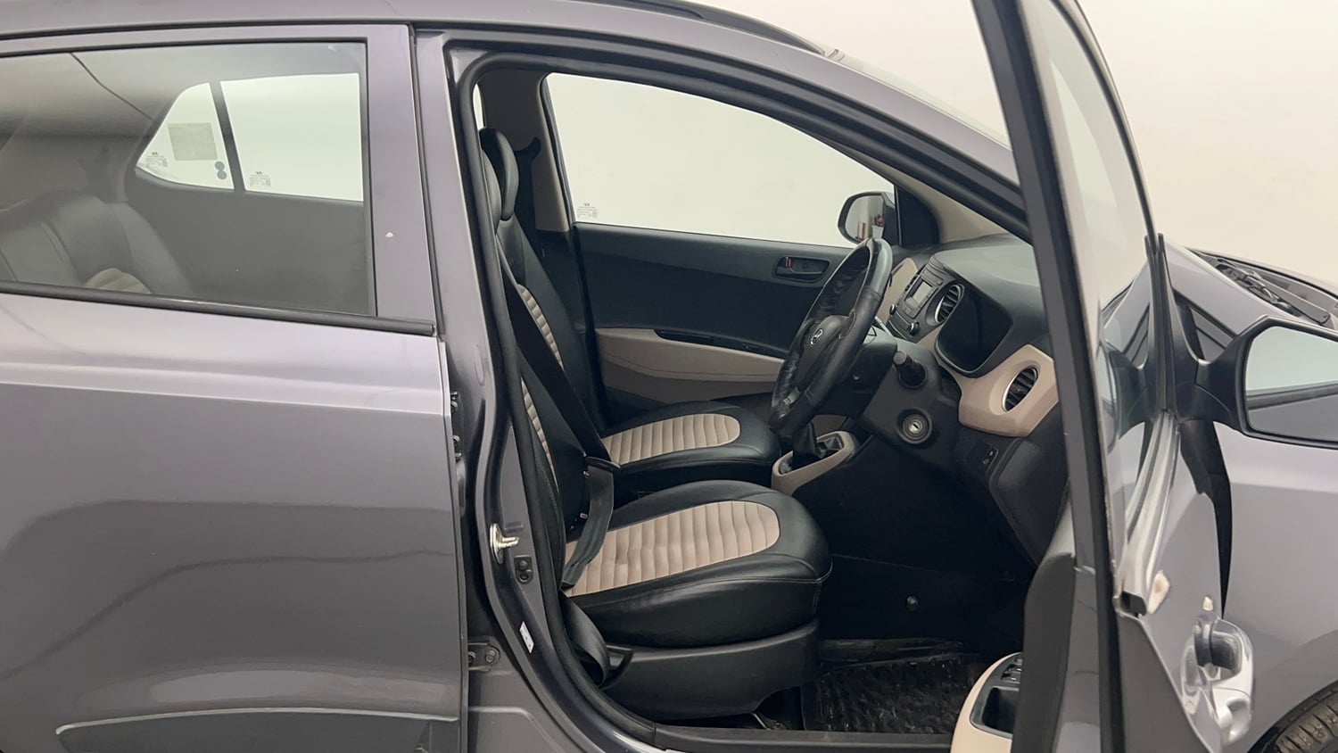 Used 2018 Hyundai Grand i10 Magna 1.2 Kappa VTVT Petrol Manual interior RIGHT SIDE FRONT DOOR CABIN VIEW