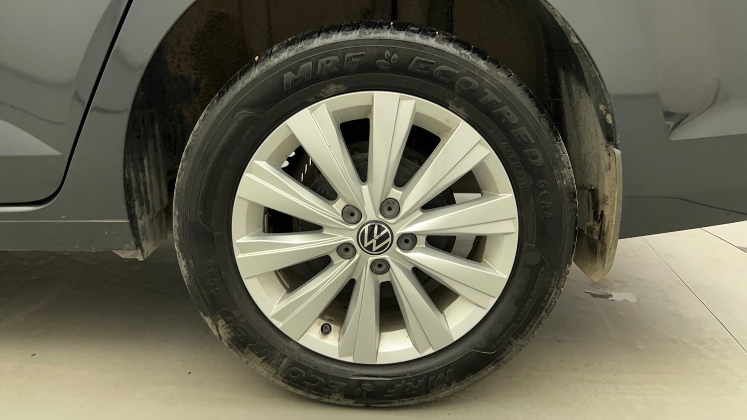 Used 2024 Volkswagen Virtus Highline 1.0 TSI MT Petrol Manual tyres LEFT REAR TYRE RIM VIEW