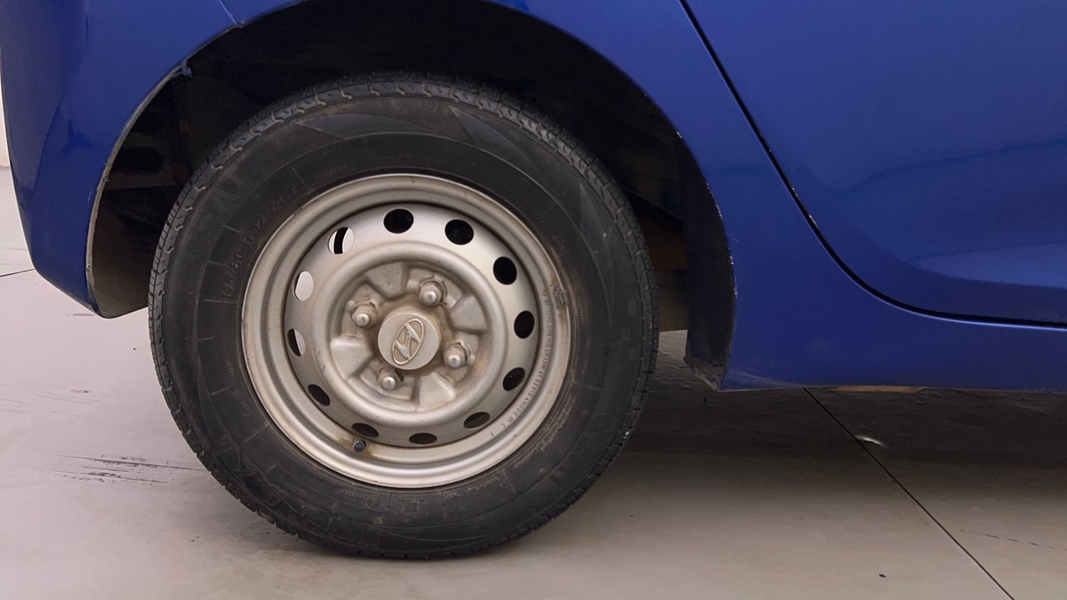 Used 2017 Hyundai Eon Era + Petrol Manual tyres RIGHT REAR TYRE RIM VIEW
