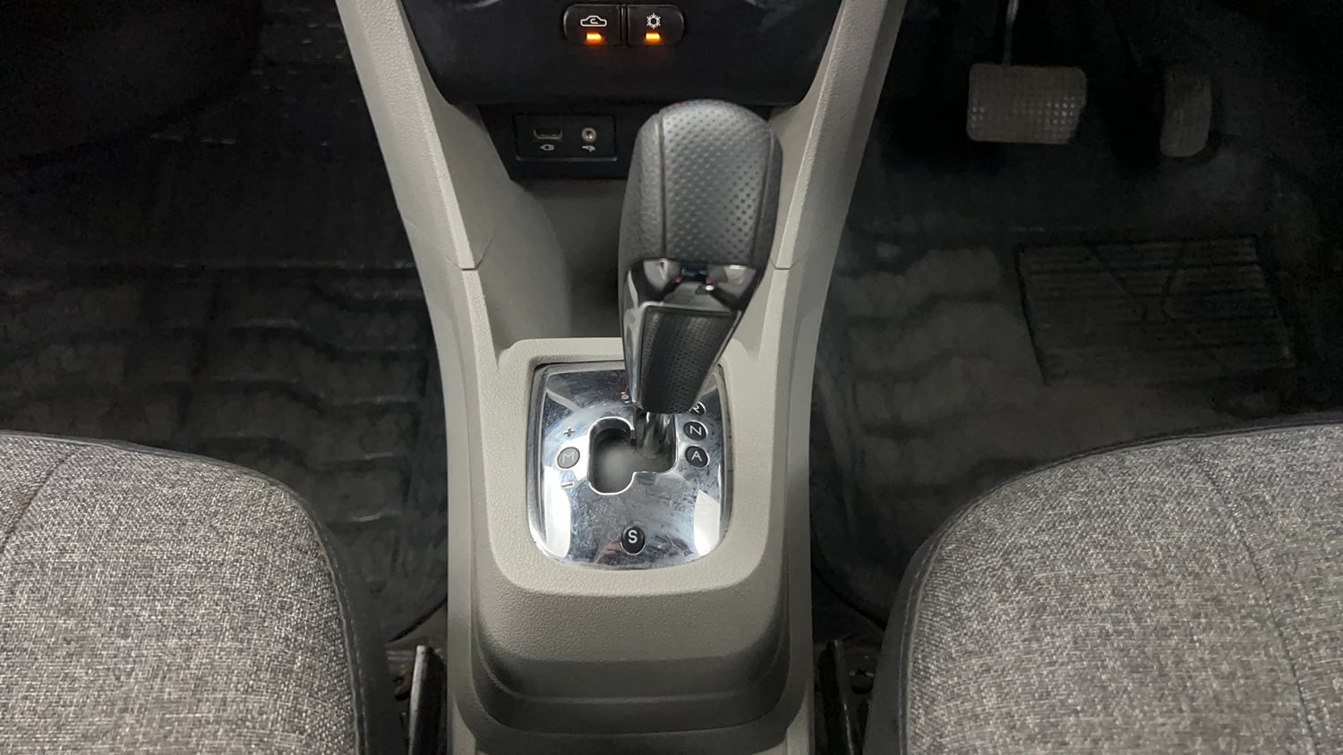 Used 2018 Tata Tiago Revotron XZA Petrol Automatic interior GEAR  KNOB VIEW