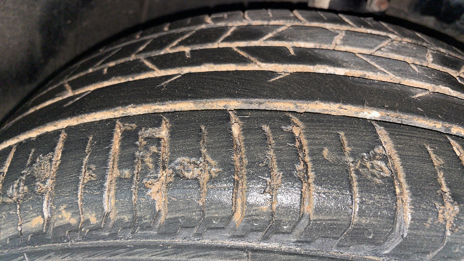 Used 2016 Maruti Suzuki Baleno Zeta 1.2 Petrol Manual tyres RIGHT FRONT TYRE TREAD VIEW