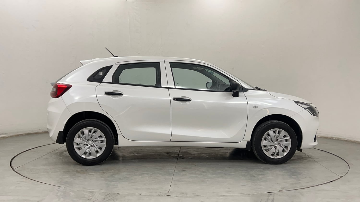 Used 2026 Maruti Suzuki Baleno Sigma MT Petrol Manual exterior RIGHT SIDE VIEW