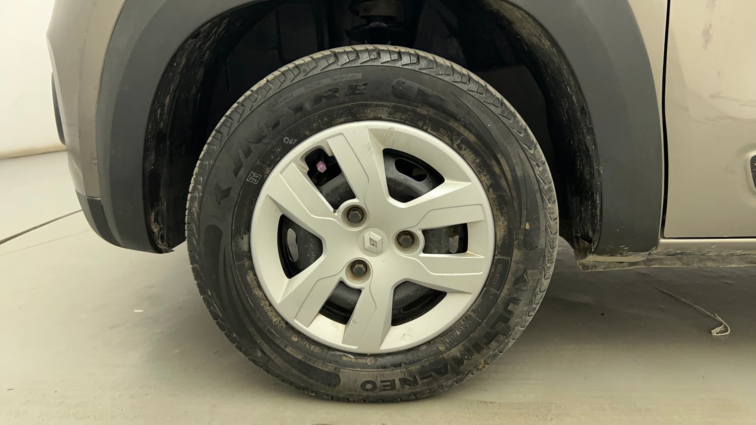 Used 2018 Renault Kwid 1.0 RXL Petrol Manual tyres LEFT FRONT TYRE RIM VIEW