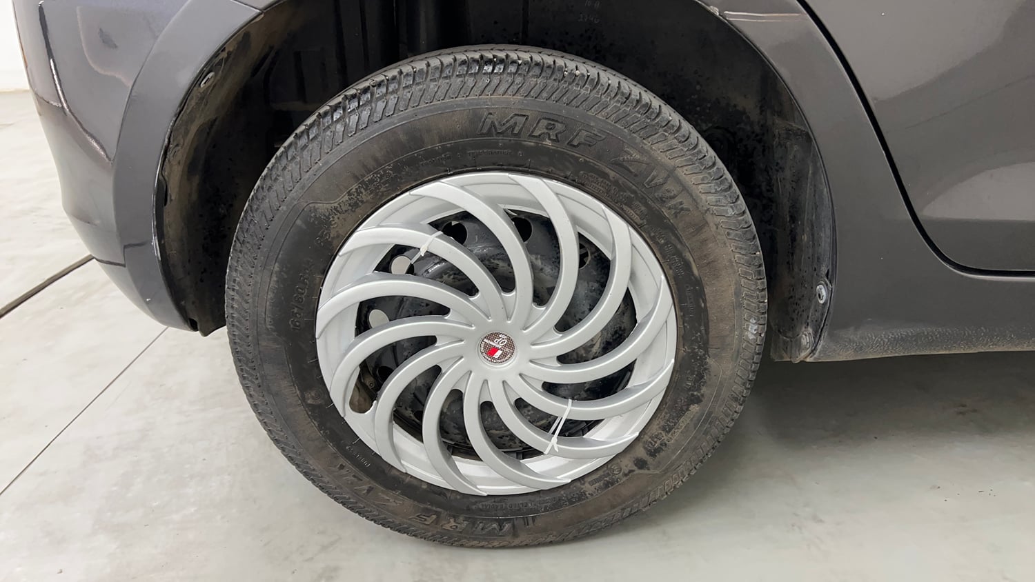 Used 2018 Maruti Suzuki Swift VXI (O) Petrol Manual tyres RIGHT REAR TYRE RIM VIEW