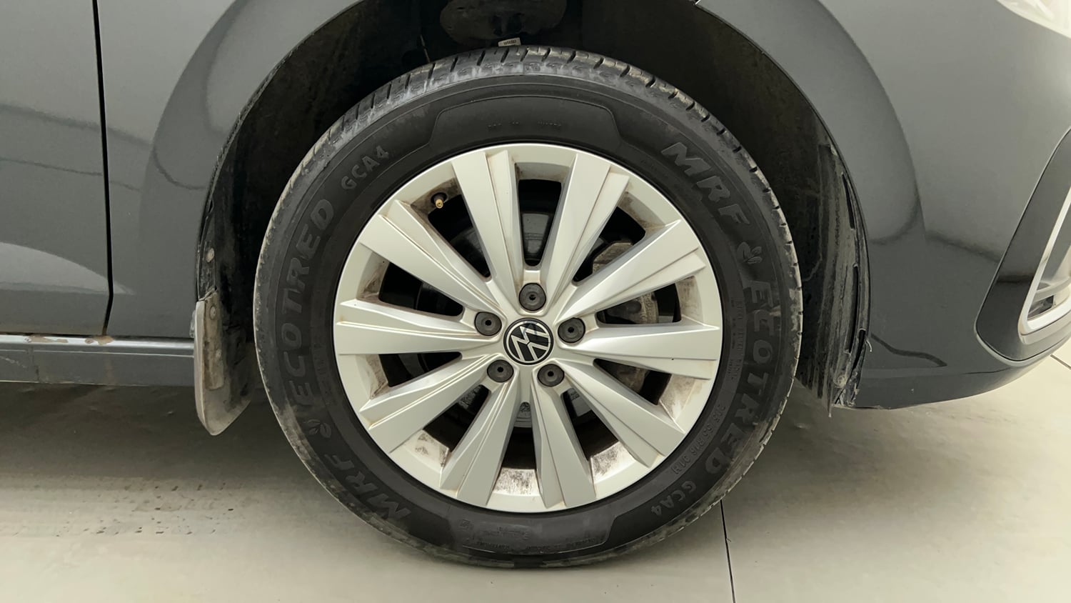 Used 2024 Volkswagen Virtus Highline 1.0 TSI MT Petrol Manual tyres RIGHT FRONT TYRE RIM VIEW