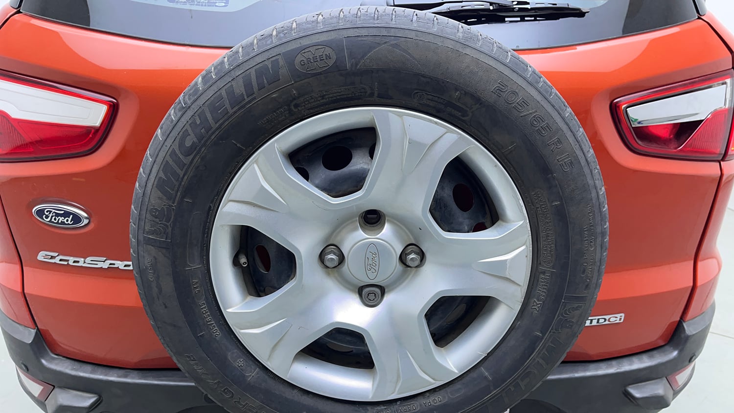 Used 2017 Ford EcoSport Trend+ 1.5L TDCi Diesel Manual tyres SPARE TYRE VIEW